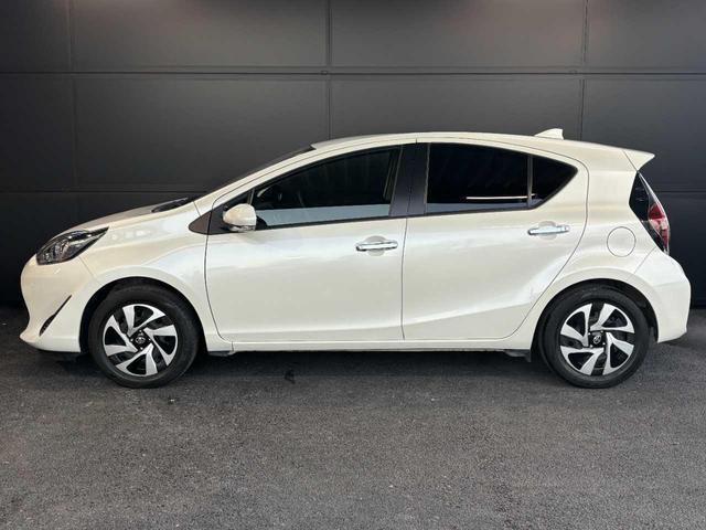 アクア Ｓスタイルブラック　当社レンタアップ車両　社外メモリーナビ　Ｂｌｕｅｔｏｏｔｈ接続　全方位カメラ　ドライブレコーダー　ＥＴＣ　フルオートエアコン　スマートキー　禁煙車（4枚目）