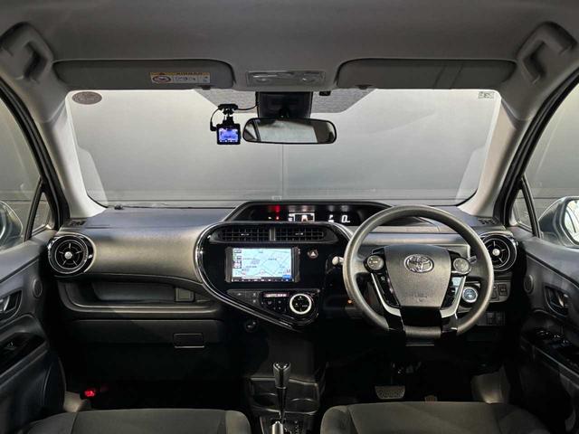 アクア Ｓスタイルブラック　当社レンタアップ車両　社外メモリーナビ　Ｂｌｕｅｔｏｏｔｈ接続　全方位カメラ　ドライブレコーダー　ＥＴＣ　フルオートエアコン　スマートキー　禁煙車（7枚目）