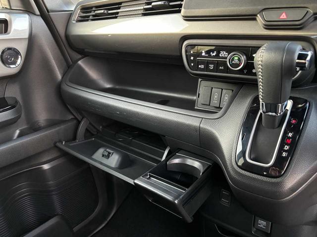 N-BOXカスタム L スタイル+ブラック 当社レンタアップ車両 ホンダセンシング 社外メモリーナビ Bluetooth接続 バックカメラ 前後ドライブレコーダー フルオートエアコン シートヒーター 両側電動スライドドア スマートキー 禁煙車(14枚目)