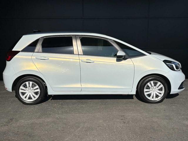 フィット ホーム 当社レンタアップ車両 ホンダセンシング 社外メモリーナビ Bluetooth接続 バックカメラ 前後ドライブレコーダー ETC 電子パーキングブレーキ スマートキー フルオートエアコン 禁煙車(6枚目)