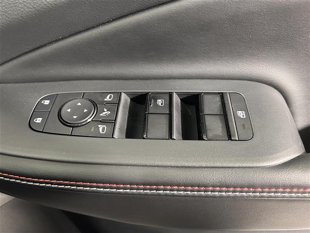 オーラ ニスモ　純正９インチナビ　全方位カメラ　衝突被害軽減装置　デジタルインナールームミラー　ドライブレコーダー　レーダークルーズコントロール　ビルトインＥＴＣ２．０　置くだけ充電　ＬＥＤヘッドライト　フォグライト（13枚目）