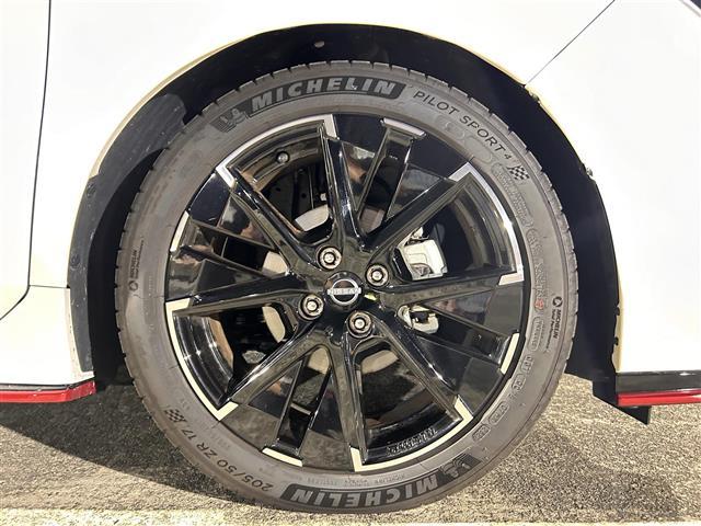 オーラ ニスモ　純正９インチナビ　全方位カメラ　衝突被害軽減装置　デジタルインナールームミラー　ドライブレコーダー　レーダークルーズコントロール　ビルトインＥＴＣ２．０　置くだけ充電　ＬＥＤヘッドライト　フォグライト（41枚目）
