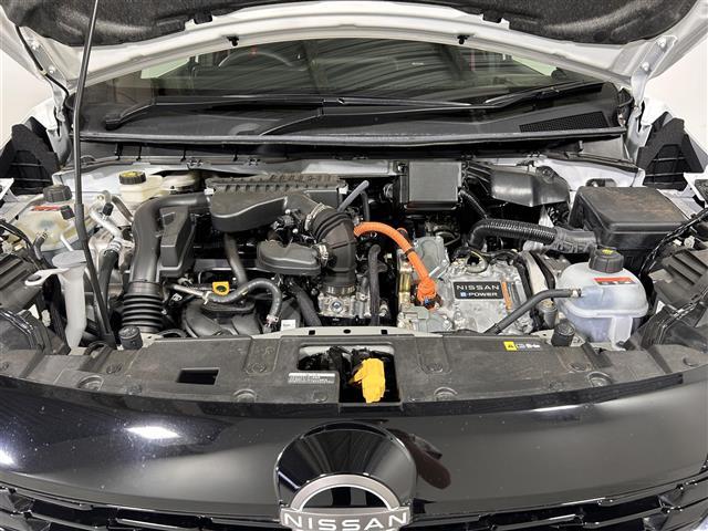 オーラ ニスモ　純正９インチナビ　全方位カメラ　衝突被害軽減装置　デジタルインナールームミラー　ドライブレコーダー　レーダークルーズコントロール　ビルトインＥＴＣ２．０　置くだけ充電　ＬＥＤヘッドライト　フォグライト（42枚目）