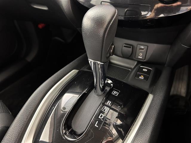 エクストレイル ２０Ｘｉ　ハイブリッド　純正７インチナビ　フルセグ　Ｂｌｕｅｔｏｏｔｈ　ＣＤ　ＤＶＤ　プロパイロット　アラウンドビューモニター　パーキングアシスト　コーナーセンサー　インテリジェントルームミラー　シートヒーター　電動リアゲー（19枚目）