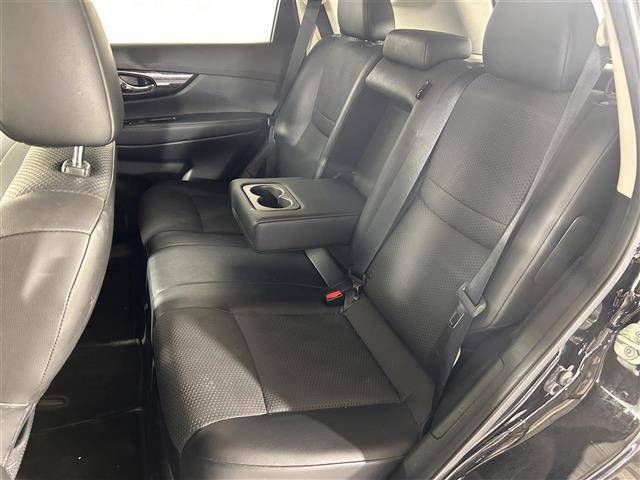 エクストレイル ２０Ｘｉ　ハイブリッド　純正７インチナビ　フルセグ　Ｂｌｕｅｔｏｏｔｈ　ＣＤ　ＤＶＤ　プロパイロット　アラウンドビューモニター　パーキングアシスト　コーナーセンサー　インテリジェントルームミラー　シートヒーター　電動リアゲー（25枚目）