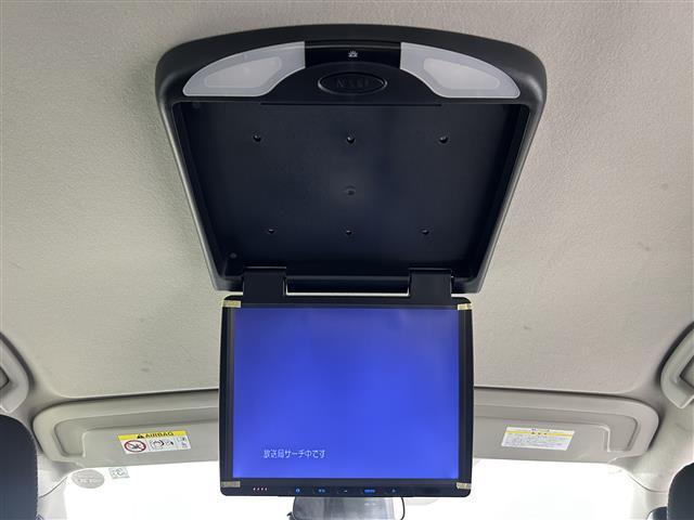 セレナ ハイウェイスターV アーバンクロム 純正10インチナビ 後席フリップダウンモニター 衝突軽減装置 ブラインドスポットモニター レーダークルーズコントロール 福祉車両 両側パワースライドドア ビルトインETC フォグライト LEDライト(6枚目)