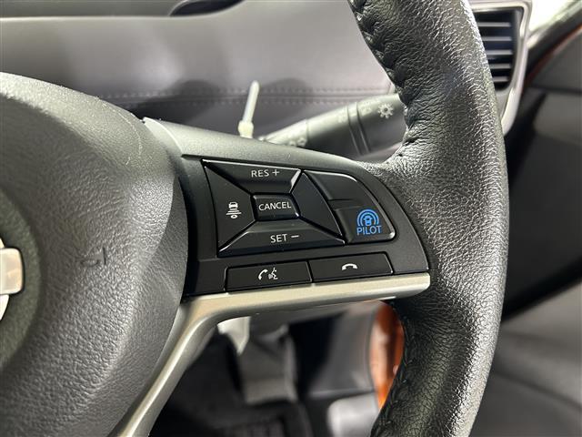 セレナ ハイウェイスターV アーバンクロム 純正10インチナビ 後席フリップダウンモニター 衝突軽減装置 ブラインドスポットモニター レーダークルーズコントロール 福祉車両 両側パワースライドドア ビルトインETC フォグライト LEDライト(15枚目)