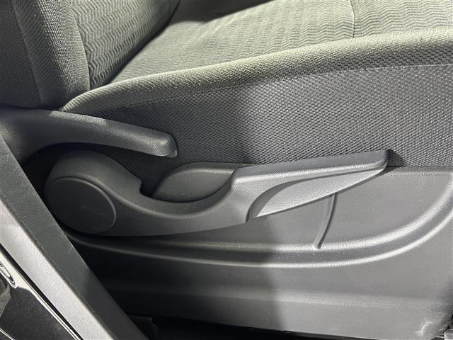 ルーミー カスタムＧ　純正９インチナビ　バックカメラ　衝突被害軽減システム　両側パワースライドドア　ビルトインＥＴＣ　ＬＥＤヘッドライト　フォグライト　シートヒーター　クリアランスソナー　電動パーキング　オートハイビーム（27枚目）