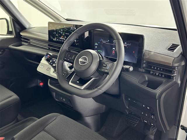 セレナ e-パワー ハイウェイスターV 登録済み未使用車 純正12.3インチナビ 全方位カメラ プロパイロット レーダークルーズコントロール  デジタルインナールームミラー ブラインドスポットモニター 両側パワースライドドア LEDライト(9枚目)