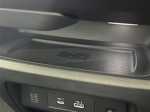 セレナ e-パワー ハイウェイスターV 登録済み未使用車 純正12.3インチナビ 全方位カメラ プロパイロット レーダークルーズコントロール  デジタルインナールームミラー ブラインドスポットモニター 両側パワースライドドア LEDライト(21枚目)