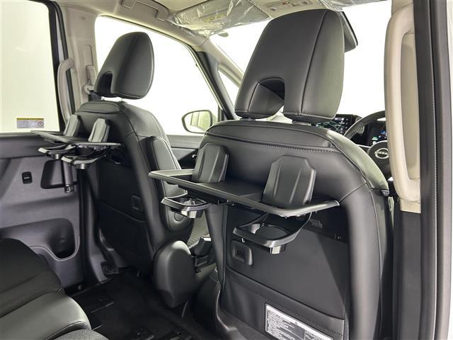 セレナ e-パワー ハイウェイスターV 登録済み未使用車 純正12.3インチナビ 全方位カメラ プロパイロット レーダークルーズコントロール  デジタルインナールームミラー ブラインドスポットモニター 両側パワースライドドア LEDライト(24枚目)