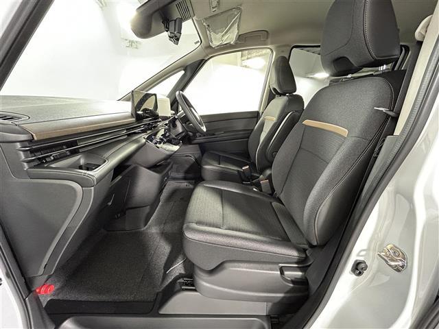 セレナ e-パワー ハイウェイスターV 登録済み未使用車 純正12.3インチナビ 全方位カメラ プロパイロット レーダークルーズコントロール  デジタルインナールームミラー ブラインドスポットモニター 両側パワースライドドア LEDライト(27枚目)