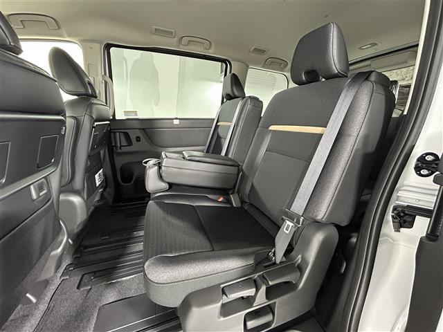 セレナ e-パワー ハイウェイスターV 登録済み未使用車 純正12.3インチナビ 全方位カメラ プロパイロット レーダークルーズコントロール  デジタルインナールームミラー ブラインドスポットモニター 両側パワースライドドア LEDライト(28枚目)