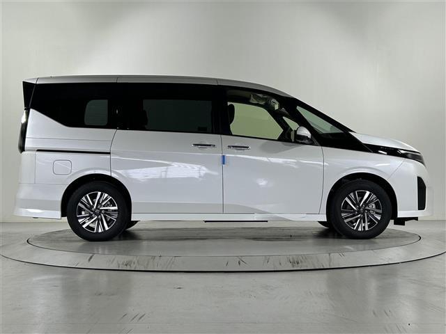 セレナ e-パワー ハイウェイスターV 登録済み未使用車 純正12.3インチナビ 全方位カメラ プロパイロット レーダークルーズコントロール  デジタルインナールームミラー ブラインドスポットモニター 両側パワースライドドア LEDライト(38枚目)