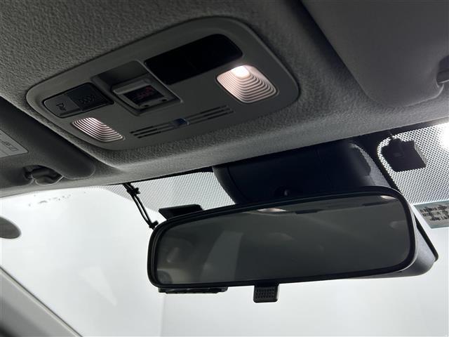 アクア Ｘ　純正８インチディスプレイオーディオ　衝突被害軽減装置　ＬＥＤヘッドライト　ドライブレコーダー　レーダークルーズコントロール　ロードサインアシスト　カープレイ　スペアキー　ビルトインＥＴＣ　ＡＣ１００Ｖ（5枚目）