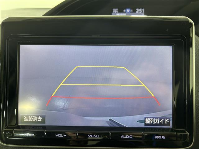 エスクァイア Xi ウェルジョイン 福祉車両スローパー 純正9インチナビ バックカメラ フルセグテレビ 後席フリップダウンモニター 両側パワースライドドア プッシュスタート コーナーセンサー プリクラッシュセーフティ レーンキープ(2枚目)