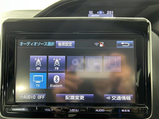 エスクァイア Xi ウェルジョイン 福祉車両スローパー 純正9インチナビ バックカメラ フルセグテレビ 後席フリップダウンモニター 両側パワースライドドア プッシュスタート コーナーセンサー プリクラッシュセーフティ レーンキープ(3枚目)