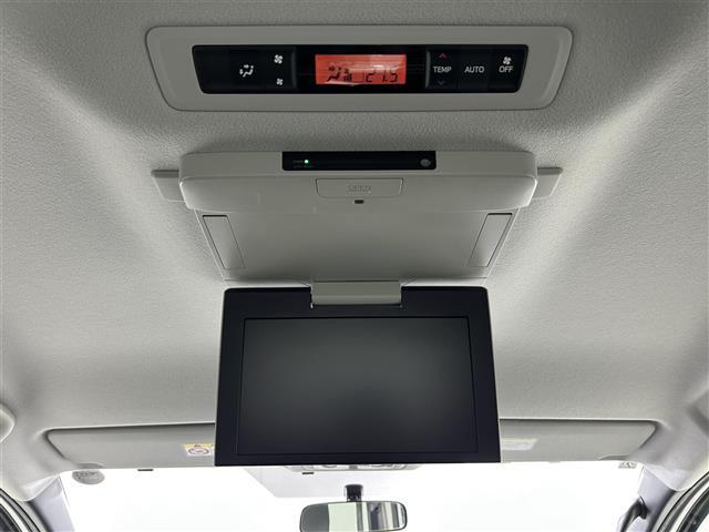 エスクァイア Xi ウェルジョイン 福祉車両スローパー 純正9インチナビ バックカメラ フルセグテレビ 後席フリップダウンモニター 両側パワースライドドア プッシュスタート コーナーセンサー プリクラッシュセーフティ レーンキープ(9枚目)