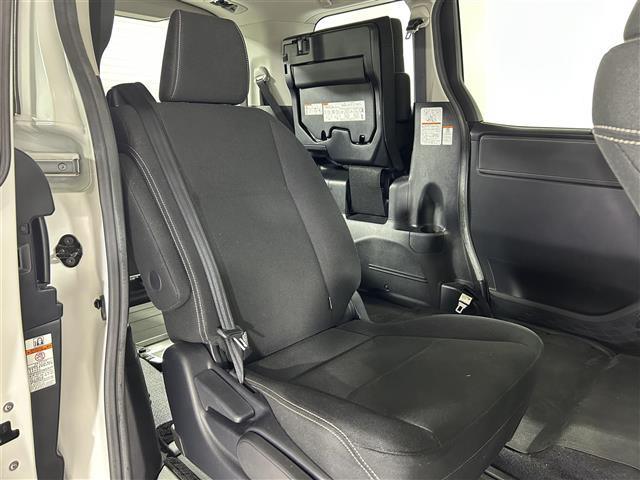 エスクァイア Xi ウェルジョイン 福祉車両スローパー 純正9インチナビ バックカメラ フルセグテレビ 後席フリップダウンモニター 両側パワースライドドア プッシュスタート コーナーセンサー プリクラッシュセーフティ レーンキープ(16枚目)