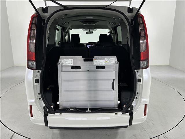 エスクァイア Xi ウェルジョイン 福祉車両スローパー 純正9インチナビ バックカメラ フルセグテレビ 後席フリップダウンモニター 両側パワースライドドア プッシュスタート コーナーセンサー プリクラッシュセーフティ レーンキープ(17枚目)