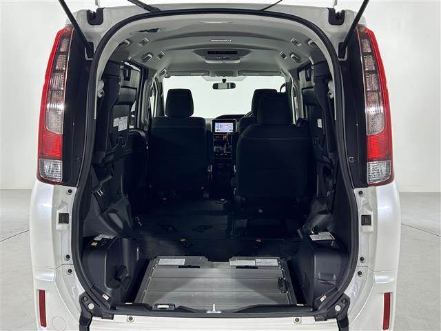 エスクァイア Xi ウェルジョイン 福祉車両スローパー 純正9インチナビ バックカメラ フルセグテレビ 後席フリップダウンモニター 両側パワースライドドア プッシュスタート コーナーセンサー プリクラッシュセーフティ レーンキープ(18枚目)