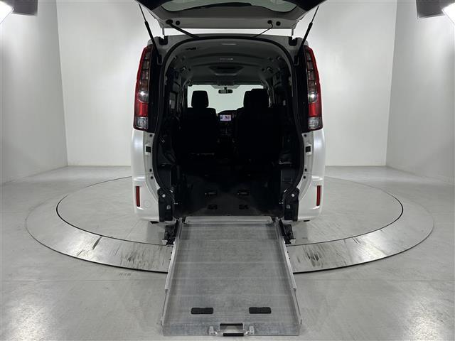 エスクァイア Xi ウェルジョイン 福祉車両スローパー 純正9インチナビ バックカメラ フルセグテレビ 後席フリップダウンモニター 両側パワースライドドア プッシュスタート コーナーセンサー プリクラッシュセーフティ レーンキープ(19枚目)