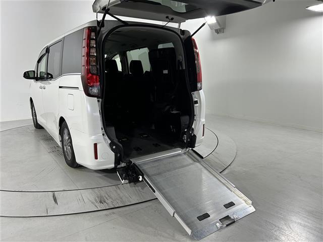 エスクァイア Xi ウェルジョイン 福祉車両スローパー 純正9インチナビ バックカメラ フルセグテレビ 後席フリップダウンモニター 両側パワースライドドア プッシュスタート コーナーセンサー プリクラッシュセーフティ レーンキープ(21枚目)