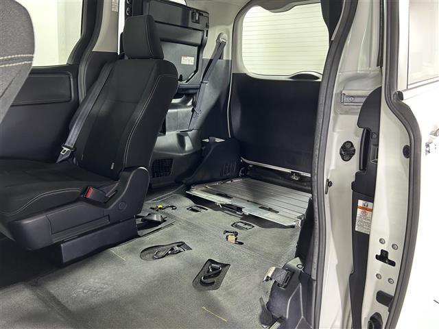 エスクァイア Xi ウェルジョイン 福祉車両スローパー 純正9インチナビ バックカメラ フルセグテレビ 後席フリップダウンモニター 両側パワースライドドア プッシュスタート コーナーセンサー プリクラッシュセーフティ レーンキープ(22枚目)