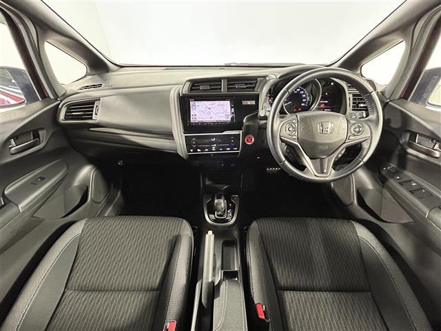 フィットハイブリッド ベースグレード　純正７型ナビ　衝突軽減システム　バックカメラ　コーナーセンサー　レーンキープアシスト　レーダークルーズコントロール　パドルシフト　ＬＥＤヘッドライト　オートライト　純正アルミホイール　純正フロアマット（2枚目）