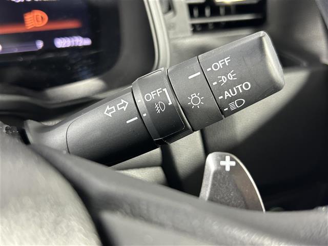 フィットハイブリッド ベースグレード　純正７型ナビ　衝突軽減システム　バックカメラ　コーナーセンサー　レーンキープアシスト　レーダークルーズコントロール　パドルシフト　ＬＥＤヘッドライト　オートライト　純正アルミホイール　純正フロアマット（9枚目）