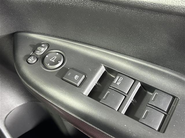 フィットハイブリッド ベースグレード　純正７型ナビ　衝突軽減システム　バックカメラ　コーナーセンサー　レーンキープアシスト　レーダークルーズコントロール　パドルシフト　ＬＥＤヘッドライト　オートライト　純正アルミホイール　純正フロアマット（15枚目）