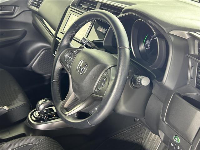 フィットハイブリッド ベースグレード　純正７型ナビ　衝突軽減システム　バックカメラ　コーナーセンサー　レーンキープアシスト　レーダークルーズコントロール　パドルシフト　ＬＥＤヘッドライト　オートライト　純正アルミホイール　純正フロアマット（19枚目）