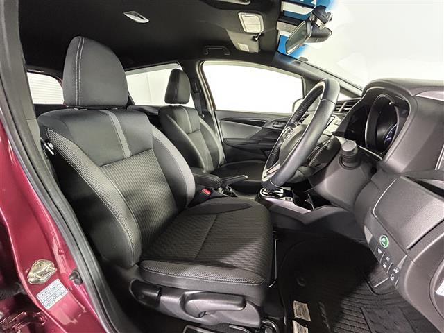 フィットハイブリッド ベースグレード　純正７型ナビ　衝突軽減システム　バックカメラ　コーナーセンサー　レーンキープアシスト　レーダークルーズコントロール　パドルシフト　ＬＥＤヘッドライト　オートライト　純正アルミホイール　純正フロアマット（21枚目）