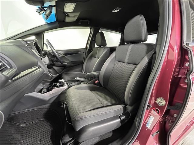 フィットハイブリッド ベースグレード　純正７型ナビ　衝突軽減システム　バックカメラ　コーナーセンサー　レーンキープアシスト　レーダークルーズコントロール　パドルシフト　ＬＥＤヘッドライト　オートライト　純正アルミホイール　純正フロアマット（23枚目）