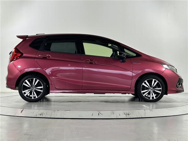 フィットハイブリッド ベースグレード　純正７型ナビ　衝突軽減システム　バックカメラ　コーナーセンサー　レーンキープアシスト　レーダークルーズコントロール　パドルシフト　ＬＥＤヘッドライト　オートライト　純正アルミホイール　純正フロアマット（30枚目）