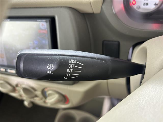 アルト Ｘ　スマートキー　スペアキー　社外７インチナビ　ＡＭ／ＦＭ／Ｃ／ＤＶＤ／ＵＳＢ　バックカメラ　純正フロアマット　ＡＢＳ　ハロゲンヘッドライト　ヘッドライトレベライザー電動格納ミラードアバイザーコーナ（8枚目）