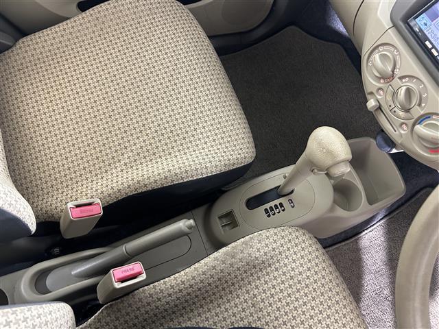 アルト Ｘ　スマートキー　スペアキー　社外７インチナビ　ＡＭ／ＦＭ／Ｃ／ＤＶＤ／ＵＳＢ　バックカメラ　純正フロアマット　ＡＢＳ　ハロゲンヘッドライト　ヘッドライトレベライザー電動格納ミラードアバイザーコーナ（12枚目）