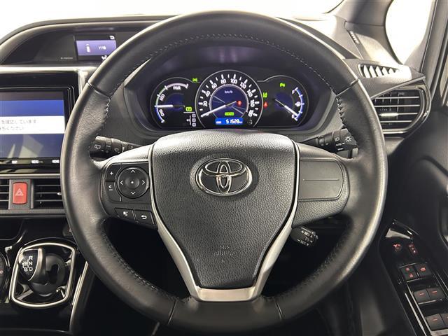 ヴォクシー ハイブリッドＺＳ　煌ＩＩＩ　純正９型ナビ　クルコン　バックカメラ　ＥＴＣ　前後ドラレコ　ウォークスルー　純正フロアマット　ハーフレザーシート　シートヒーター　両側パワスラ　純正１６インチＡＷ　横滑り防止装置　コーナーセンサー（8枚目）