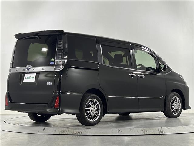 ヴォクシー ハイブリッドＺＳ　煌ＩＩＩ　純正９型ナビ　クルコン　バックカメラ　ＥＴＣ　前後ドラレコ　ウォークスルー　純正フロアマット　ハーフレザーシート　シートヒーター　両側パワスラ　純正１６インチＡＷ　横滑り防止装置　コーナーセンサー（31枚目）