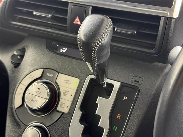 シエンタ Ｇ　純正７インチＳＤナビ　バックカメラ　横滑り防止　先行車発進告知機能　プリクラッシュセーフティー　レーンキープ　アイドリングストップ　両側パワスラ　オートライト　オートハイビーム　純正フロアマット（11枚目）