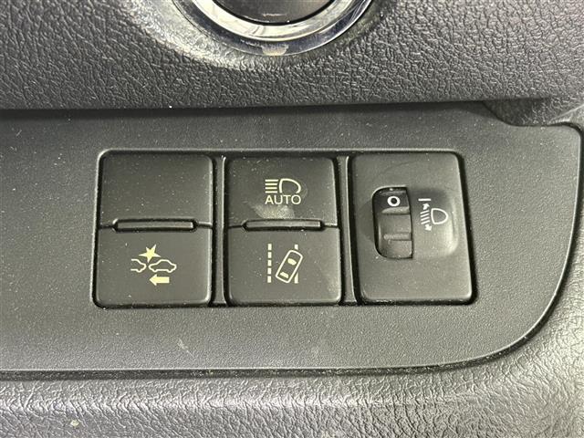 シエンタ Ｇ　純正７インチＳＤナビ　バックカメラ　横滑り防止　先行車発進告知機能　プリクラッシュセーフティー　レーンキープ　アイドリングストップ　両側パワスラ　オートライト　オートハイビーム　純正フロアマット（15枚目）