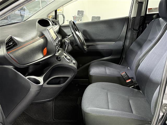 シエンタ Ｇ　純正７インチＳＤナビ　バックカメラ　横滑り防止　先行車発進告知機能　プリクラッシュセーフティー　レーンキープ　アイドリングストップ　両側パワスラ　オートライト　オートハイビーム　純正フロアマット（22枚目）