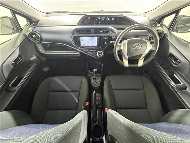 アクア Ｓ　純正ナビ　フルセグＴＶ／ＣＤ／ＤＶＤ／ＦＭ／ＡＭ　バックカメラ　ビルトインＥＴＣ　ステアリングリモコン　ＬＥＤオートライト　電動格納ウィンカー付きミラー　スマートキー　スペアキー　シガーソケット（2枚目）