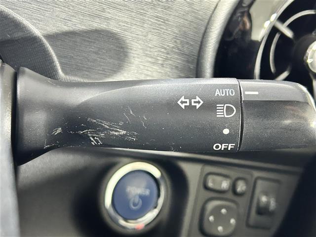 アクア Ｓ　純正ナビ　フルセグＴＶ／ＣＤ／ＤＶＤ／ＦＭ／ＡＭ　バックカメラ　ビルトインＥＴＣ　ステアリングリモコン　ＬＥＤオートライト　電動格納ウィンカー付きミラー　スマートキー　スペアキー　シガーソケット（10枚目）