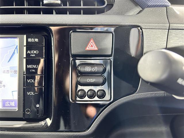 アクア Ｓ　純正ナビ　フルセグＴＶ／ＣＤ／ＤＶＤ／ＦＭ／ＡＭ　バックカメラ　ビルトインＥＴＣ　ステアリングリモコン　ＬＥＤオートライト　電動格納ウィンカー付きミラー　スマートキー　スペアキー　シガーソケット（13枚目）