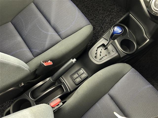 アクア Ｓ　純正ナビ　フルセグＴＶ／ＣＤ／ＤＶＤ／ＦＭ／ＡＭ　バックカメラ　ビルトインＥＴＣ　ステアリングリモコン　ＬＥＤオートライト　電動格納ウィンカー付きミラー　スマートキー　スペアキー　シガーソケット（14枚目）