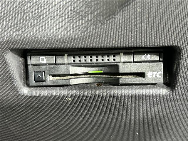 アクア Ｓ　純正ナビ　フルセグＴＶ／ＣＤ／ＤＶＤ／ＦＭ／ＡＭ　バックカメラ　ビルトインＥＴＣ　ステアリングリモコン　ＬＥＤオートライト　電動格納ウィンカー付きミラー　スマートキー　スペアキー　シガーソケット（17枚目）