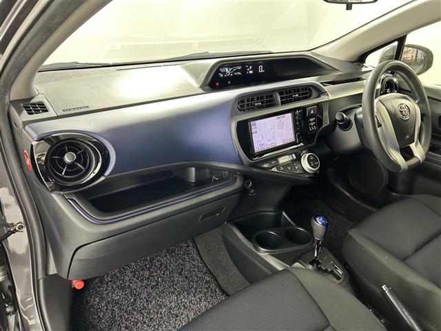 アクア Ｓ　純正ナビ　フルセグＴＶ／ＣＤ／ＤＶＤ／ＦＭ／ＡＭ　バックカメラ　ビルトインＥＴＣ　ステアリングリモコン　ＬＥＤオートライト　電動格納ウィンカー付きミラー　スマートキー　スペアキー　シガーソケット（23枚目）