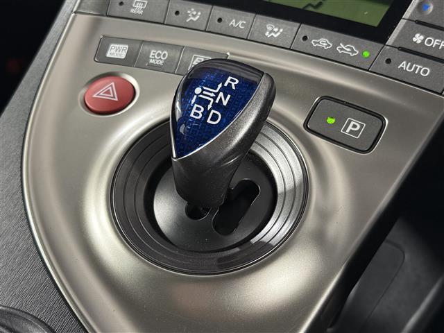 プリウス Sマイコーデ 社外7型ナビ AM/FM/CD/ワンセグTV バックカメラ 純正フロアマット 純正ドアバイザー トノカバー ETC ステアリングリモコン シガーソケット オートライト 電格ミラー ISOFIX(11枚目)