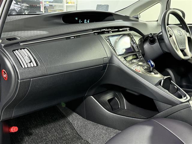 プリウス Sマイコーデ 社外7型ナビ AM/FM/CD/ワンセグTV バックカメラ 純正フロアマット 純正ドアバイザー トノカバー ETC ステアリングリモコン シガーソケット オートライト 電格ミラー ISOFIX(20枚目)
